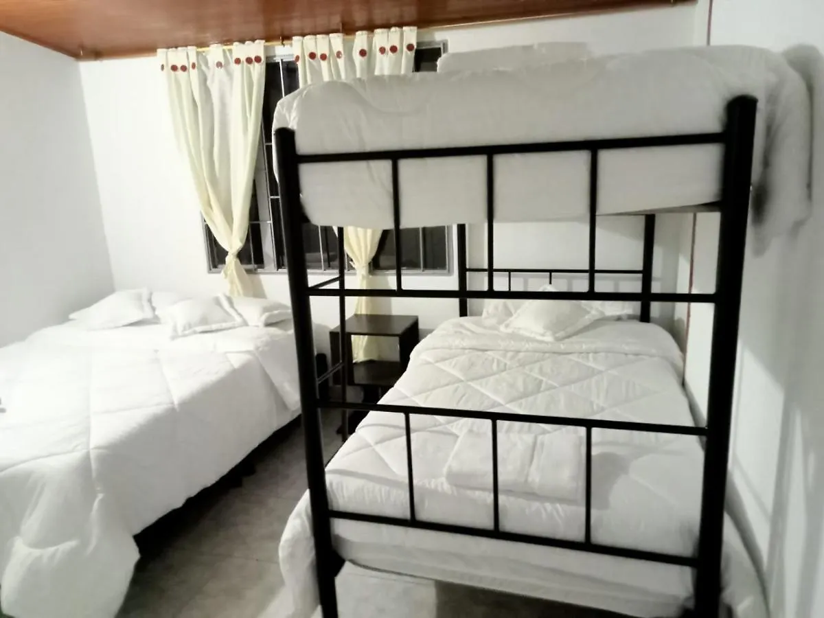 Konukevi Casa Familiar Almagor Otel Bogotá